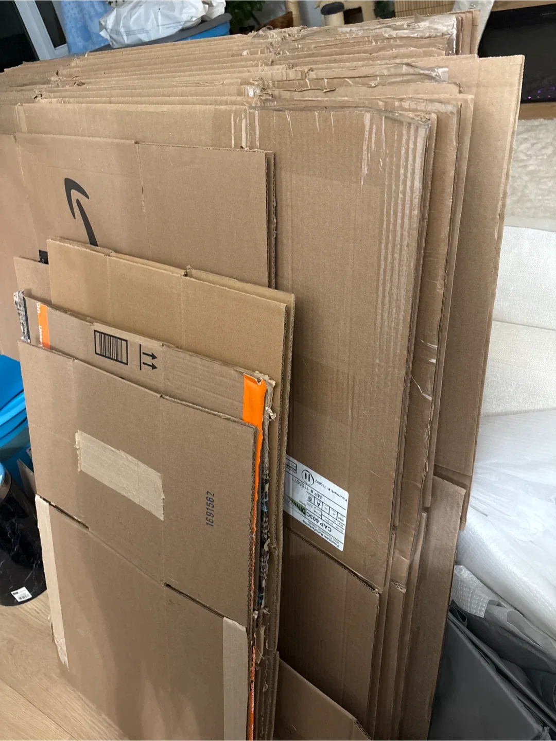 Moving Boxes - Various Sizes (14 Large & 6 small)