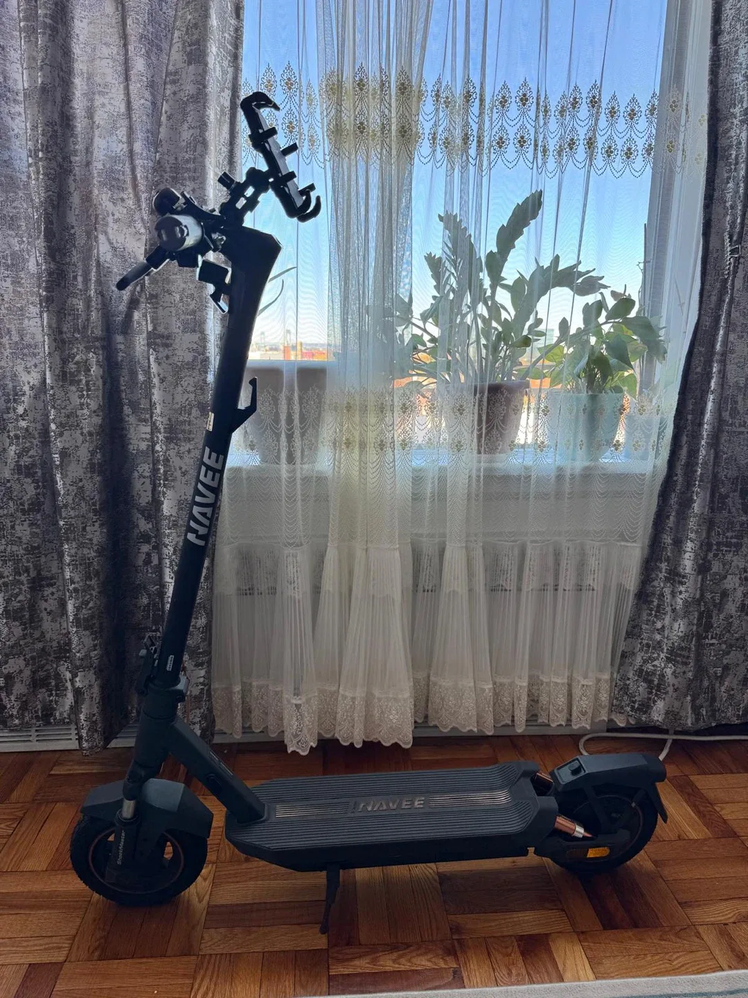 NAVEE Electric Scooter