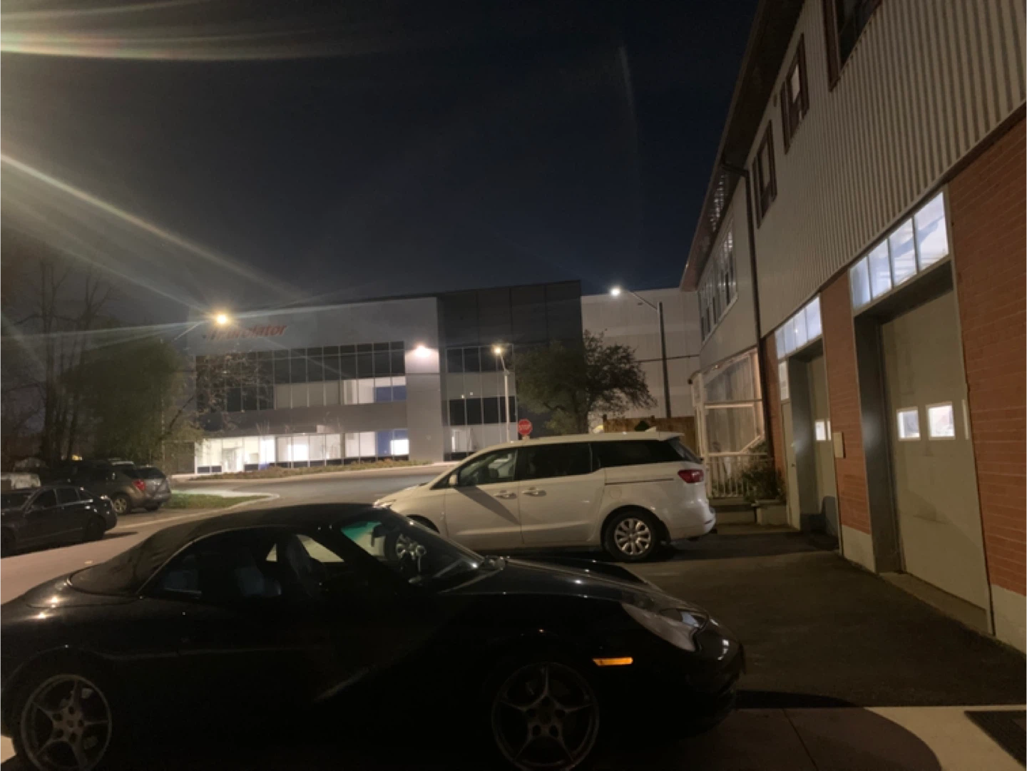 Parkings avail.. For car, SUV, Rv. Up to 16ft Horner/30th st.🥕🥕 - photo 3