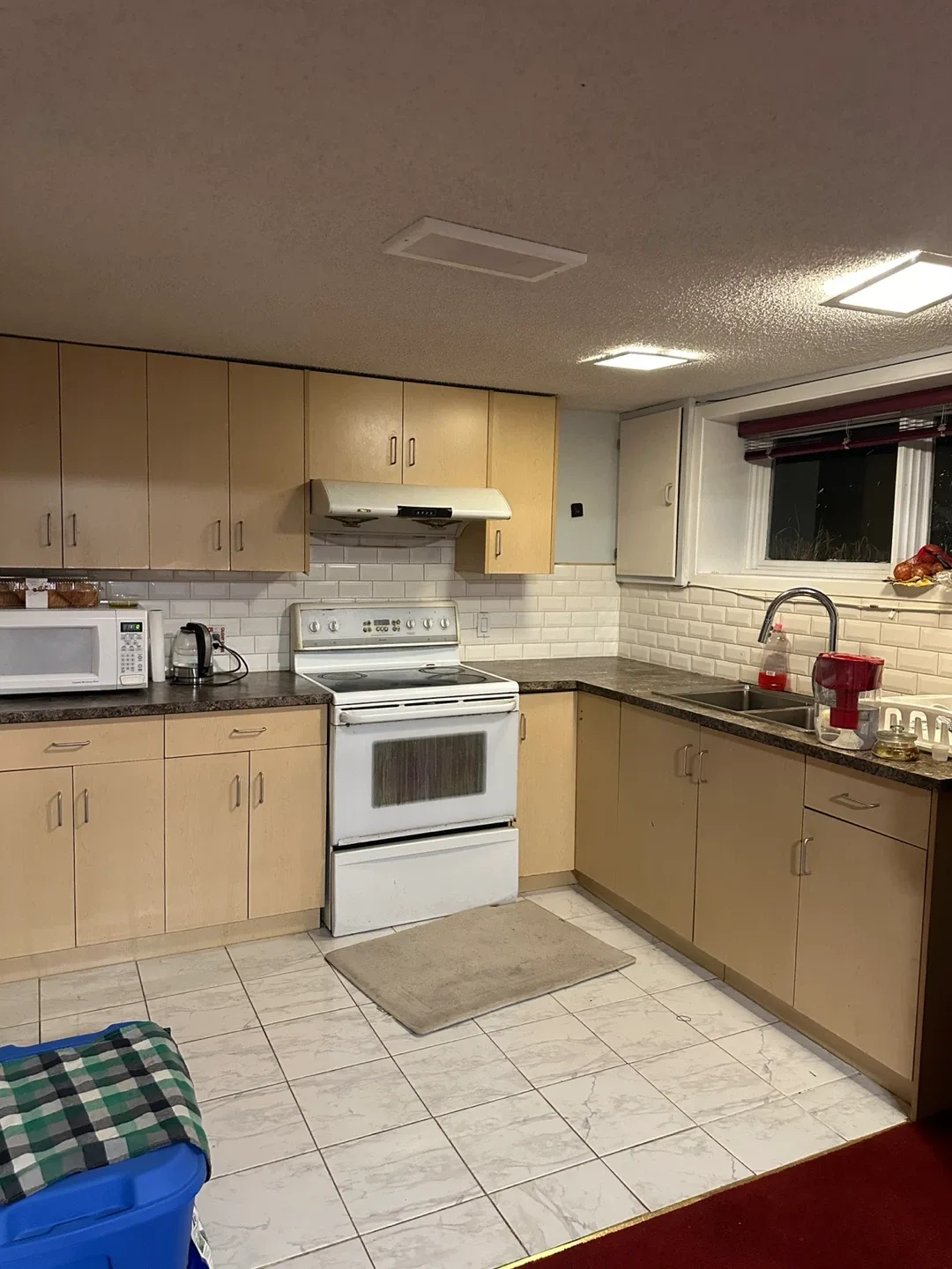 Private room in 2 bedroom basement image indicator(2)