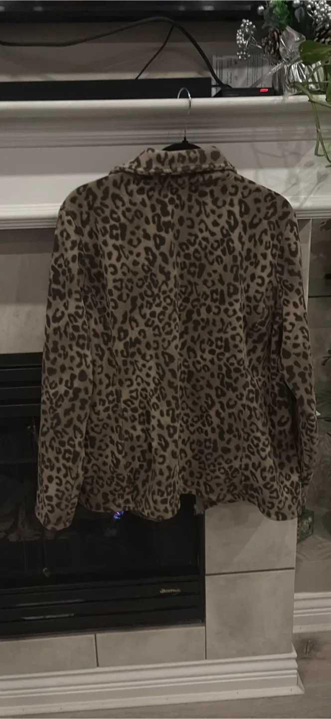 Old Navy Leopard Print Fleece Jacket image indicator(5)