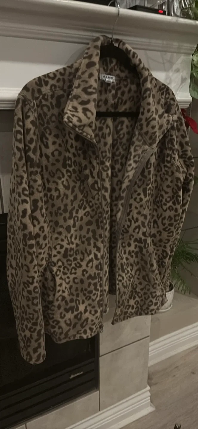 Old Navy Leopard Print Fleece Jacket image indicator(3)