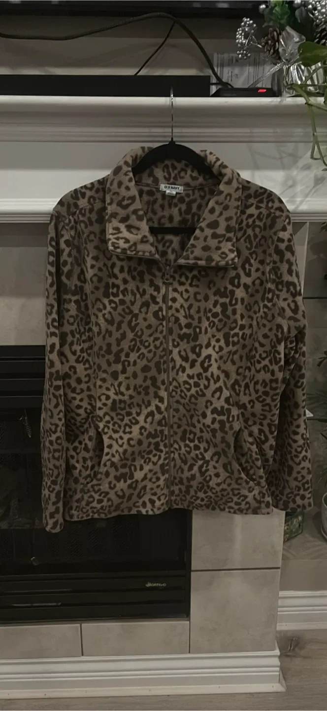 Old Navy Leopard Print Fleece Jacket image indicator(2)