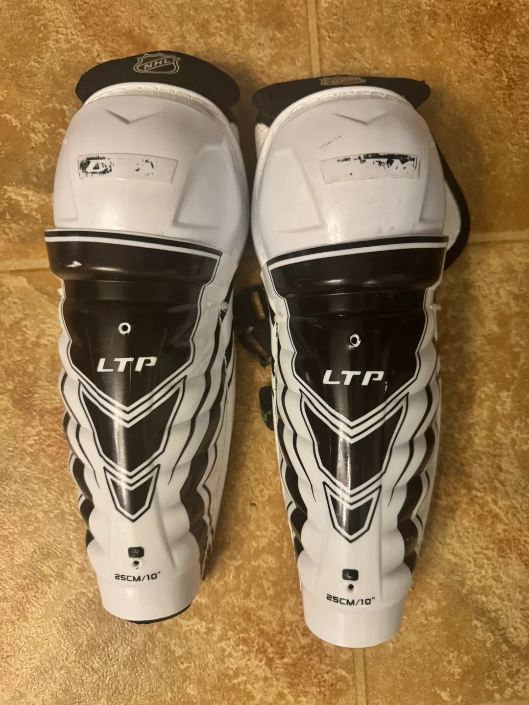 CCM Hockey Shin Guards - 25cm/10"
