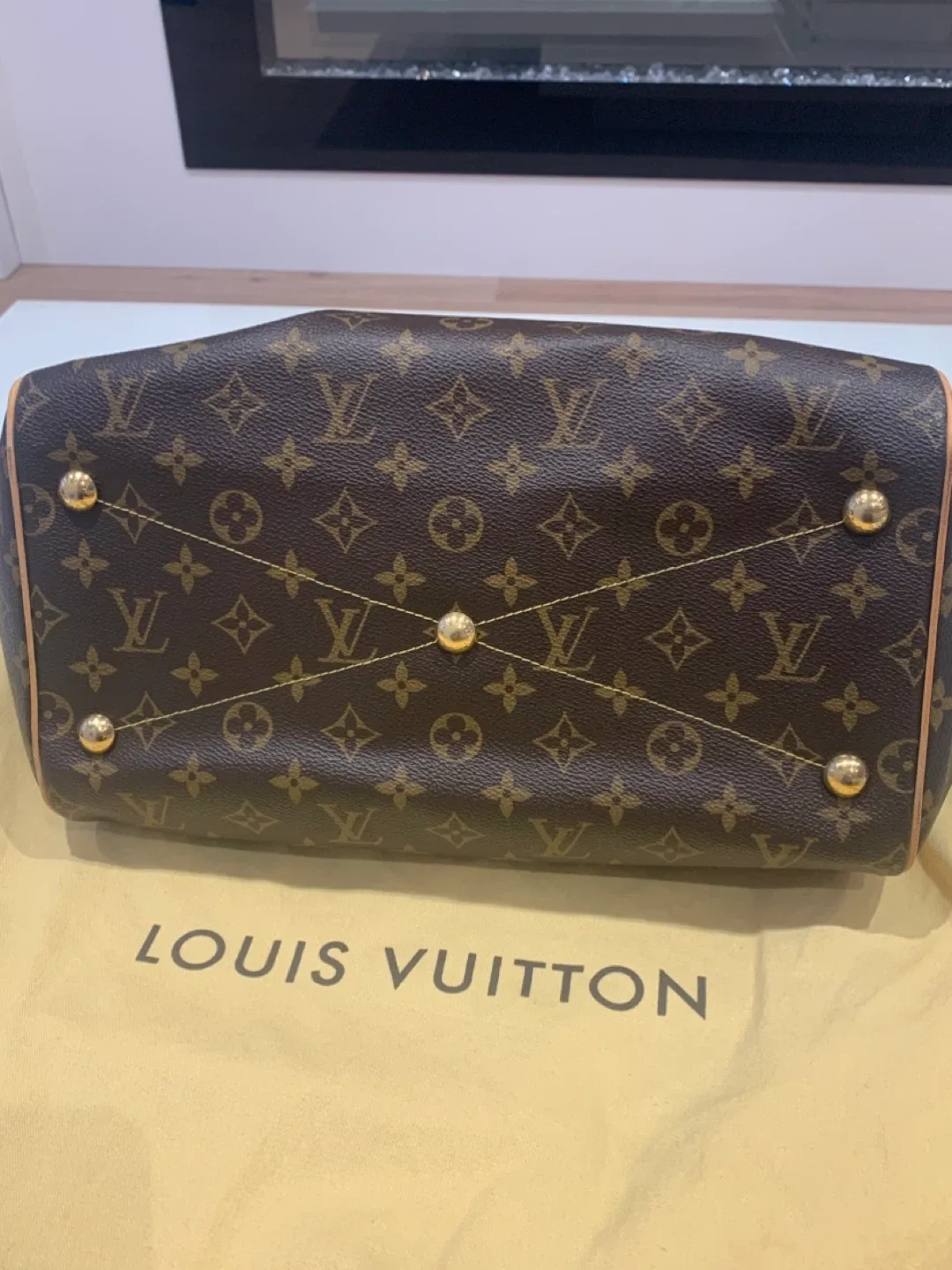 ❤️ Authentic Louis Vuitton Monogram Tivoli GM ❤️ image indicator(4)