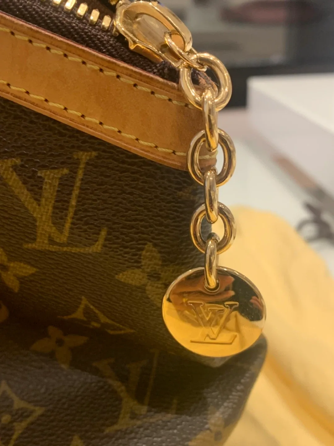 ❤️ Authentic Louis Vuitton Monogram Tivoli GM ❤️ image indicator(7)