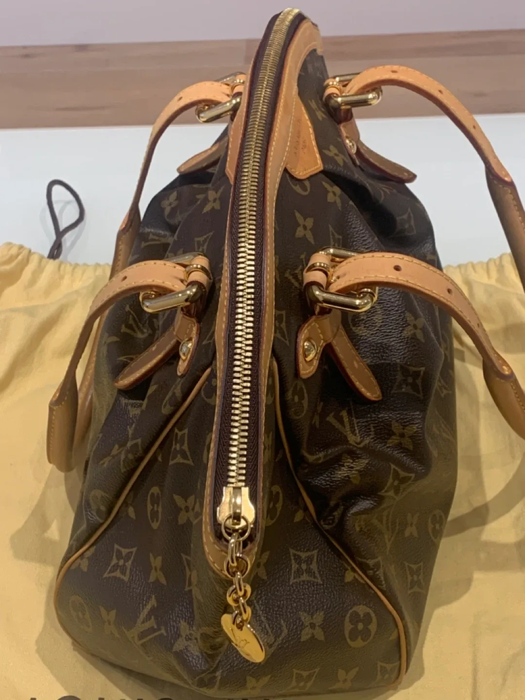 ❤️ Authentic Louis Vuitton Monogram Tivoli GM ❤️ image indicator(10)