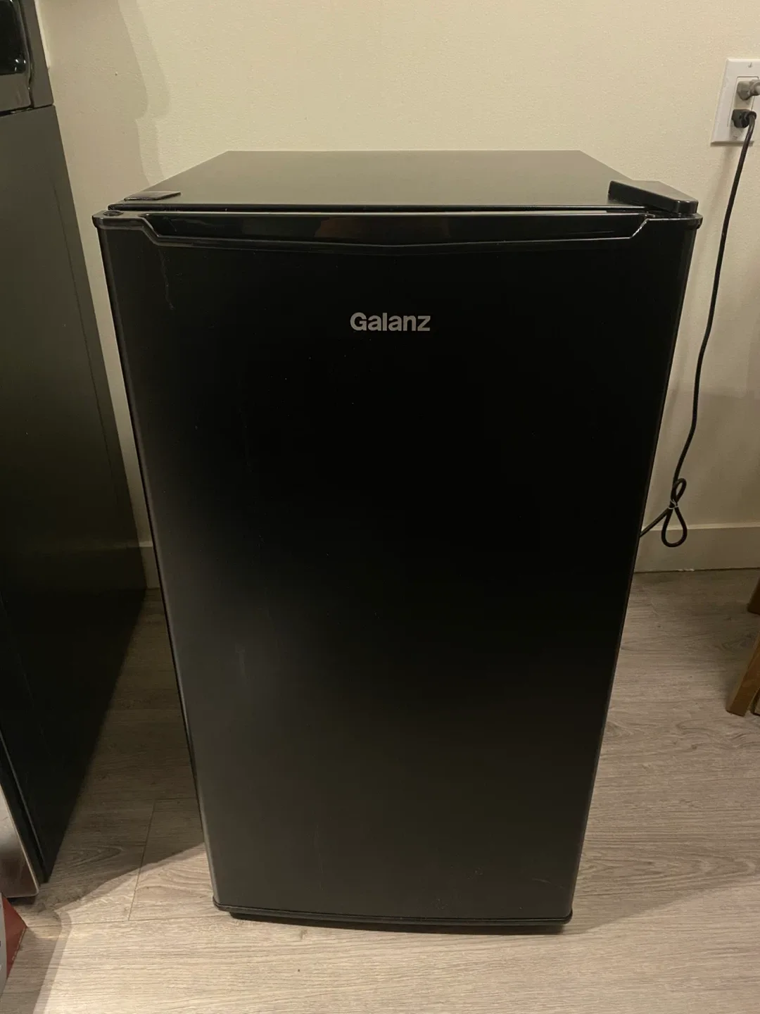 Galanz 3.3 Mini Fridge – Very Good Condition