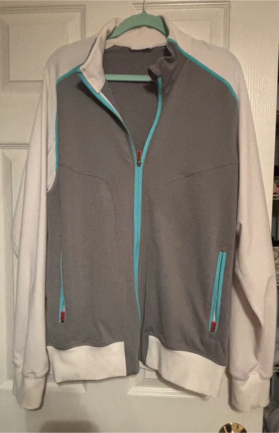 Unisex Lululemon Grey & White Jacket - Size XL image indicator(3)