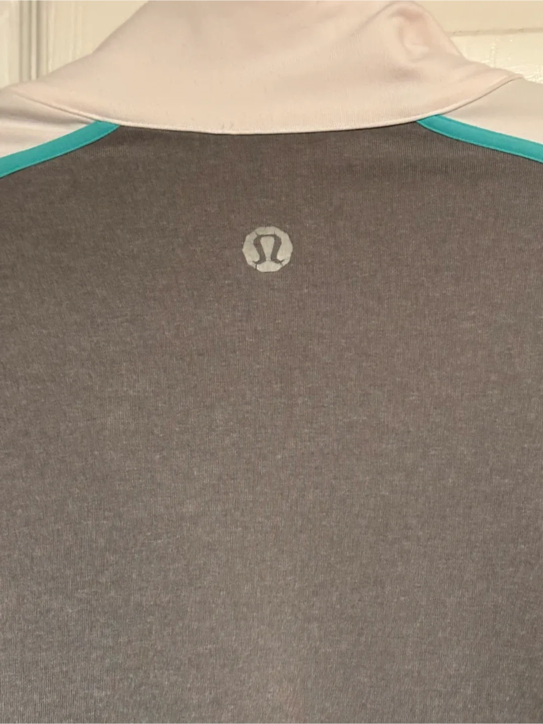 Unisex Lululemon Grey & White Jacket - Size XL