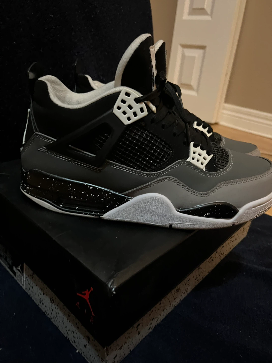 Air Jordan 4 Retro Grey/Black/White Size 9.5 - photo 2