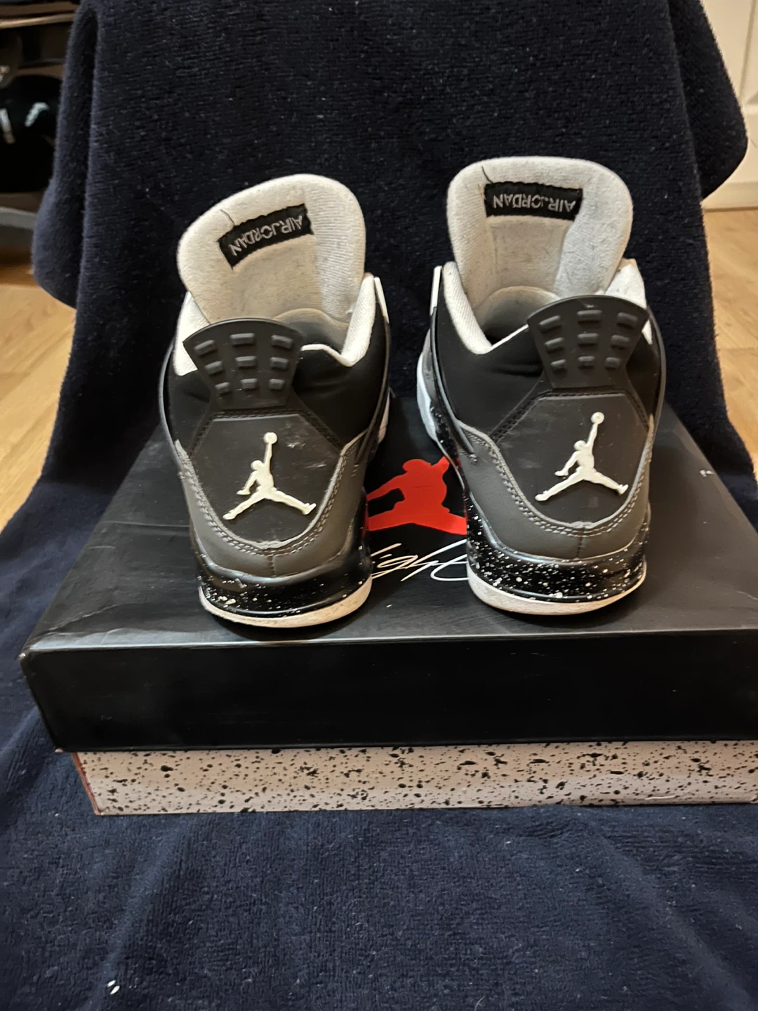 Air Jordan 4 Retro Grey/Black/White Size 9.5 - photo 3