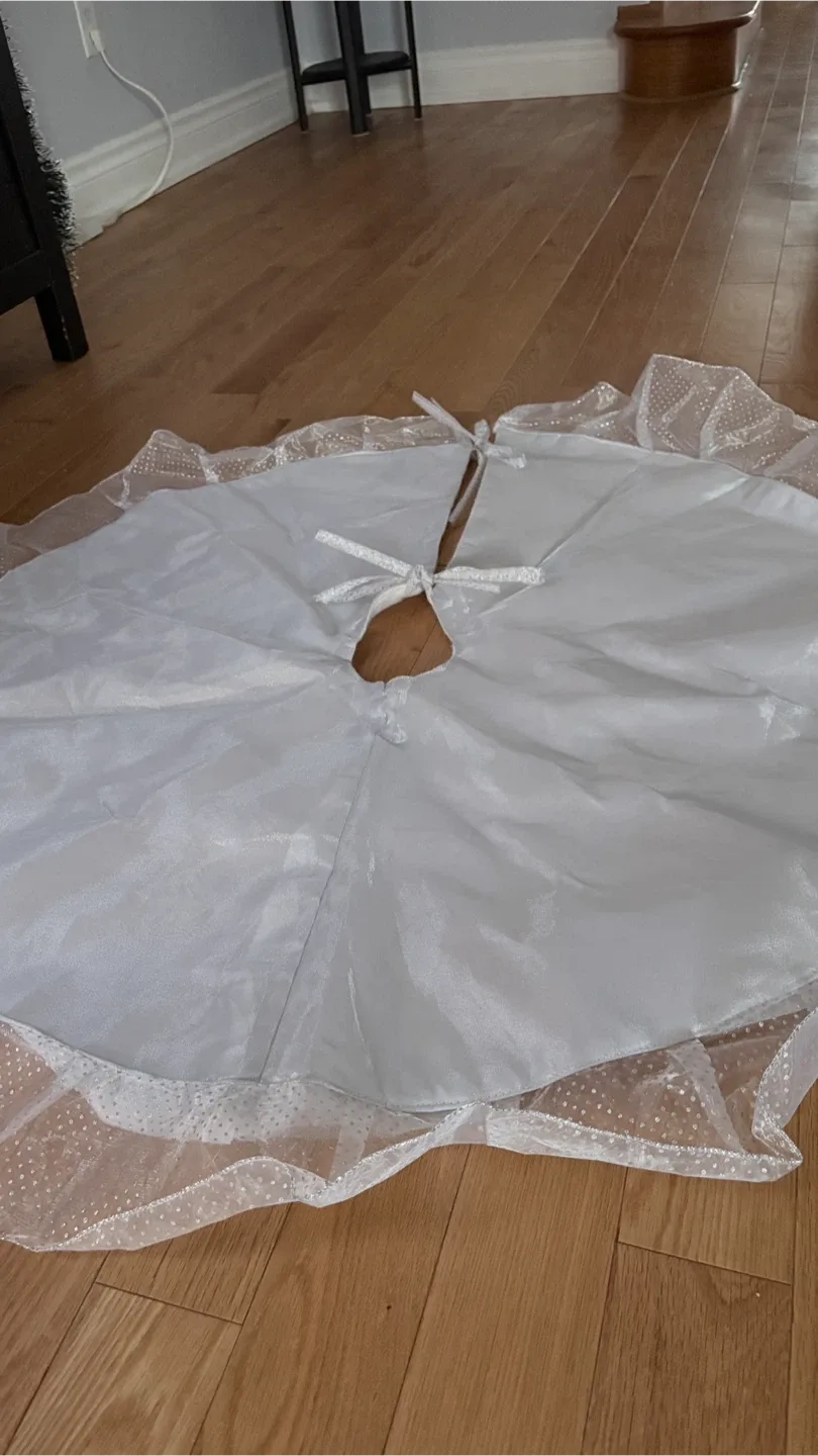 White Christmas Tree Skirt