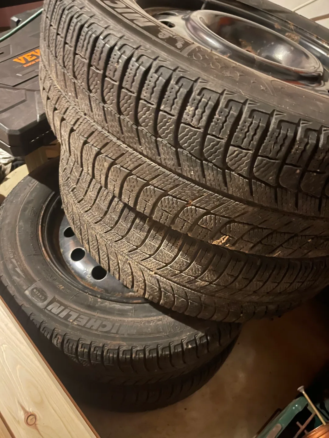 Michelin X-Ice Snow Tires 225/60R17
