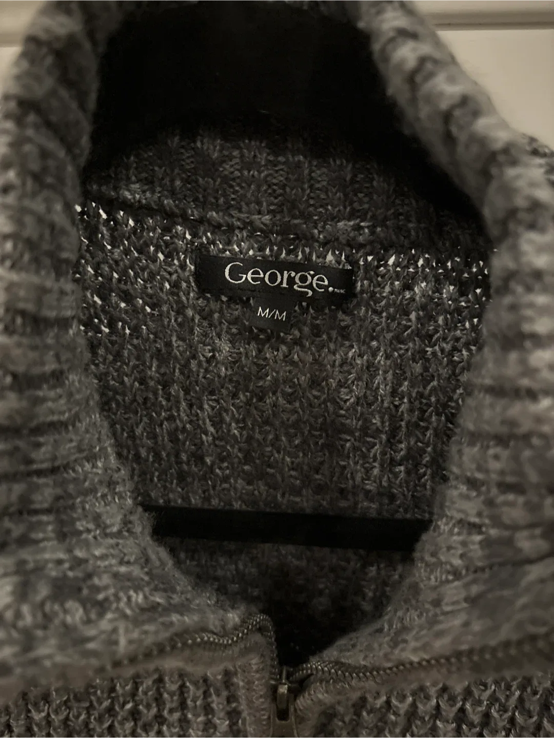 George Quarter-Zip Sweater - Size M image indicator(3)