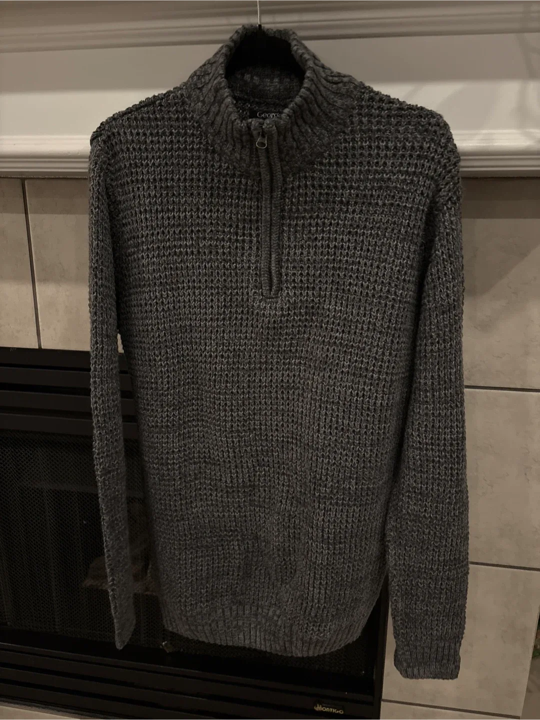 George Quarter-Zip Sweater - Size M image indicator(6)