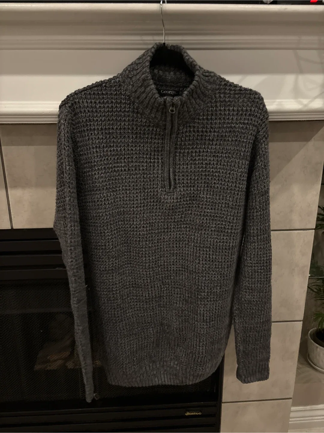 George Quarter-Zip Sweater - Size M image indicator(5)