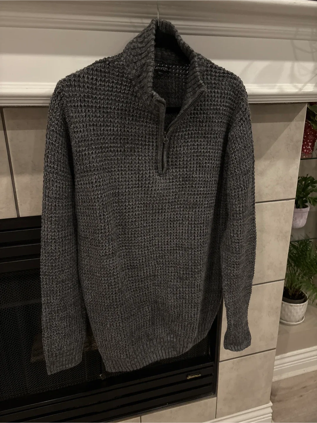 George Quarter-Zip Sweater - Size M image indicator(2)