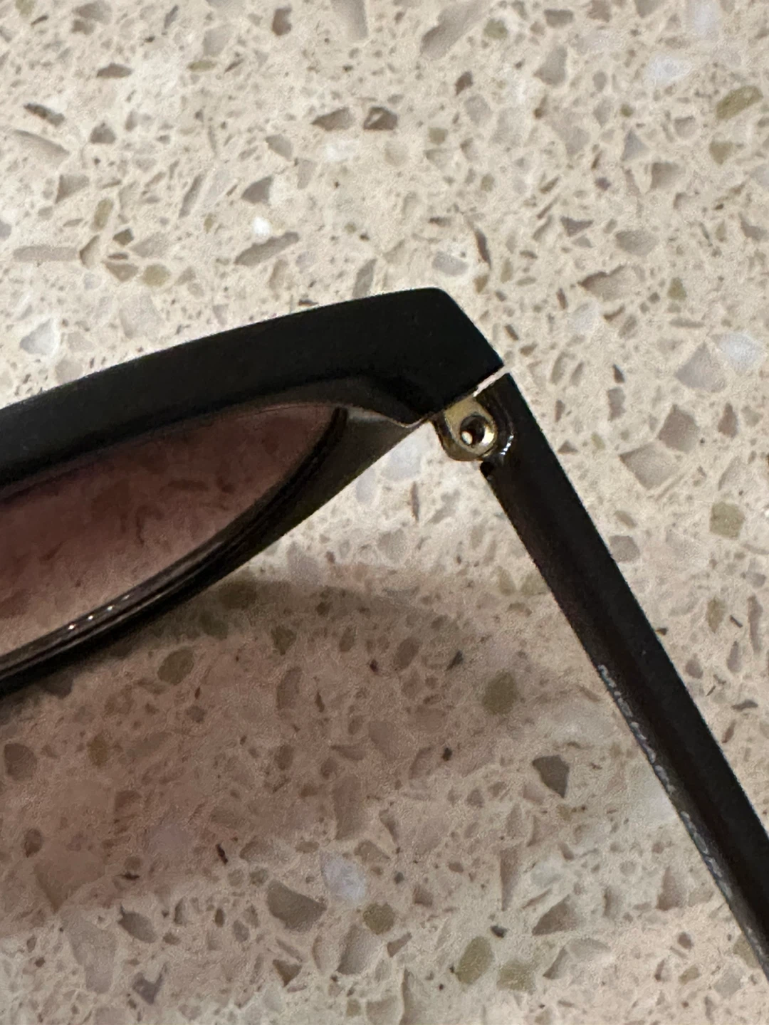 Michael Kors Sunglasses - needs some repair! - photo 2
