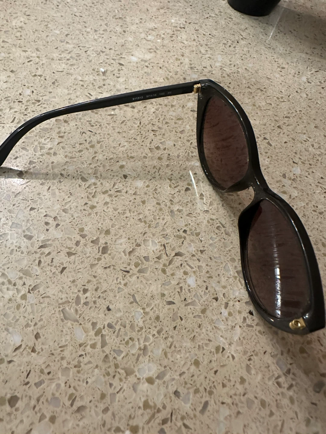 Michael Kors Sunglasses - needs some repair! - photo 3