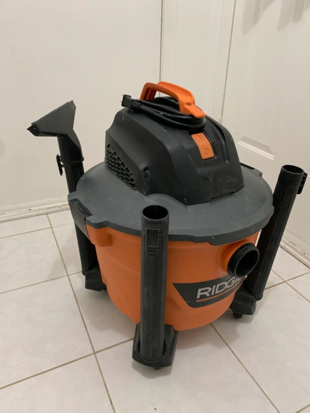 Ridgid 34L (9 Gal.) Wet Dry Shop Vacuum image indicator(2)