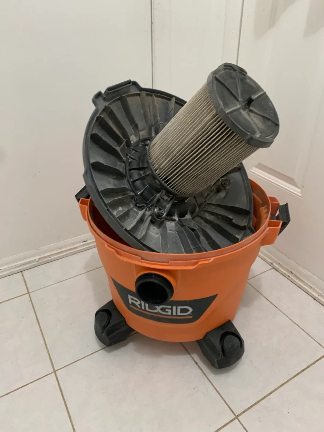 Ridgid 34L (9 Gal.) Wet Dry Shop Vacuum image indicator(4)