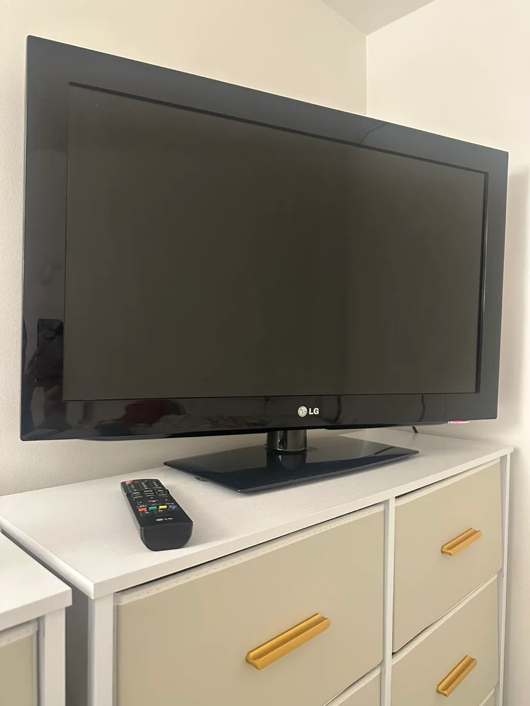 LG 32LD450 32-inch LCD TV