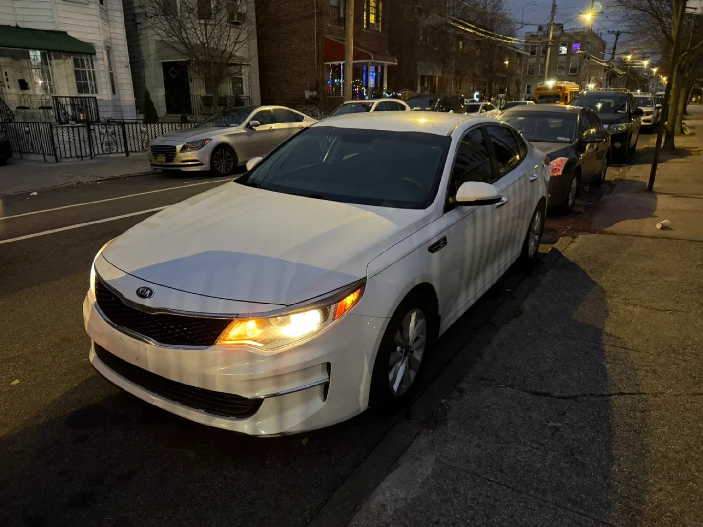 White Kia Optima 2018 sedan