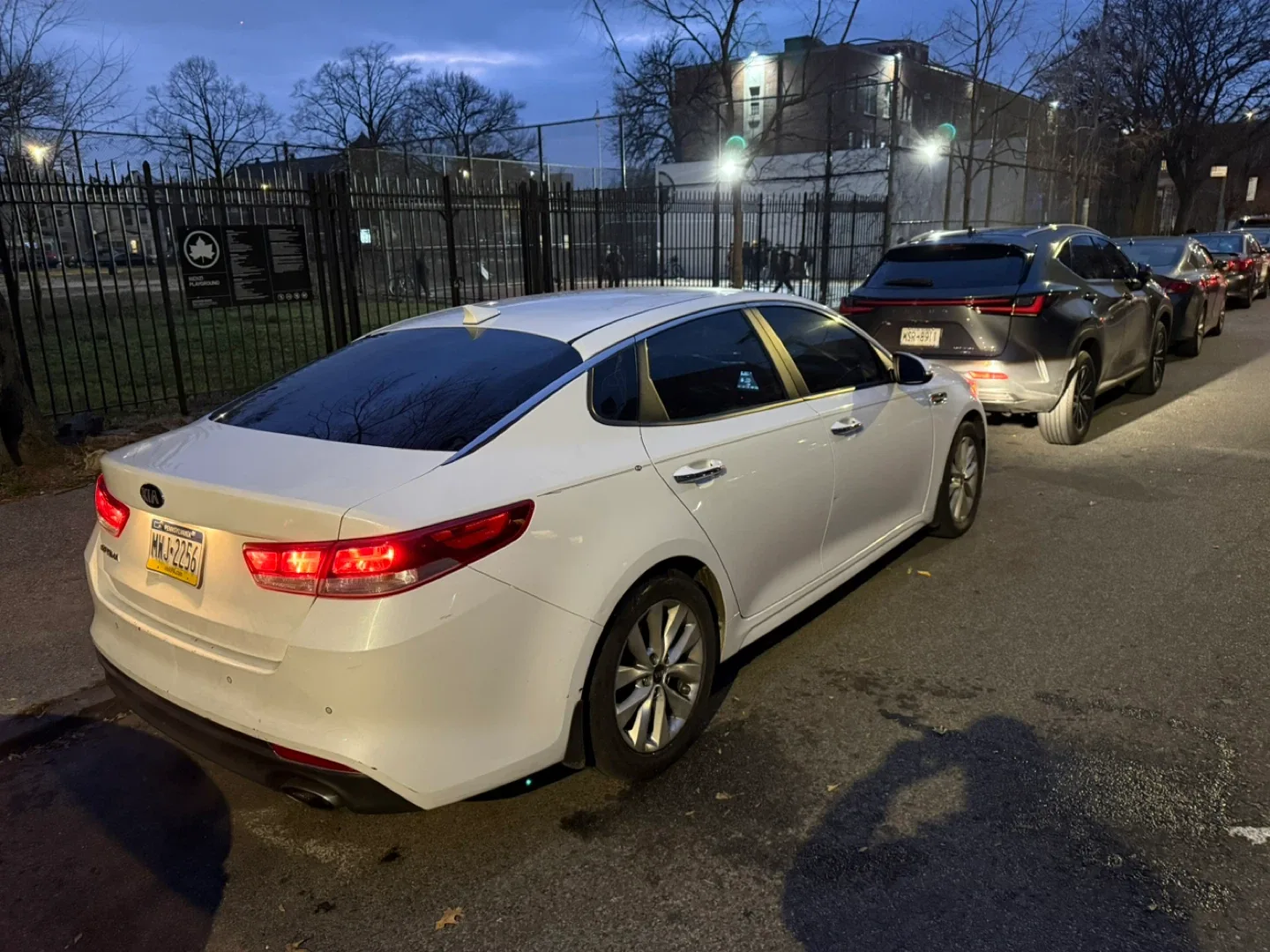 White Kia Optima 2018 sedan image indicator(3)