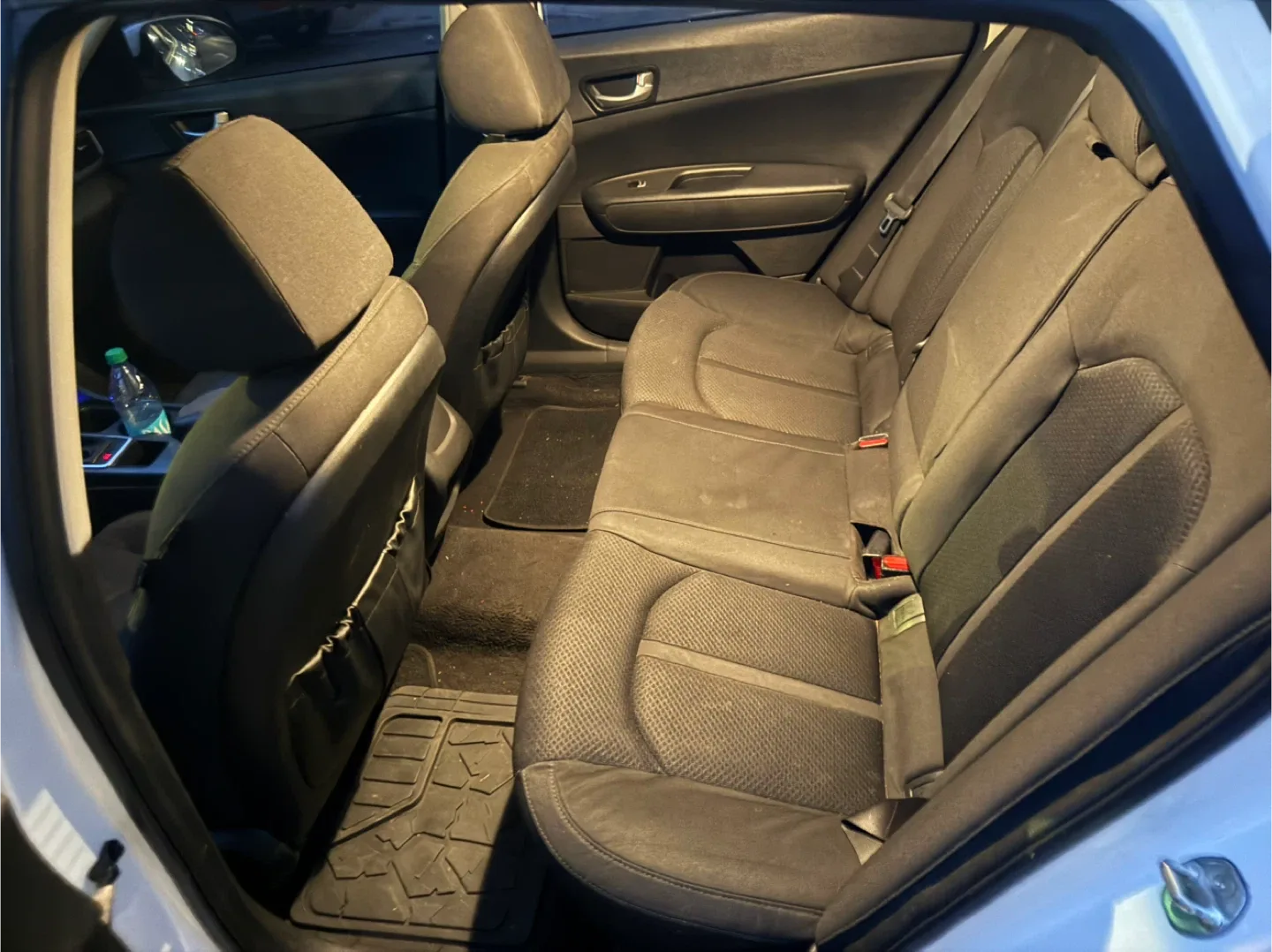 White Kia Optima 2018 sedan image indicator(5)