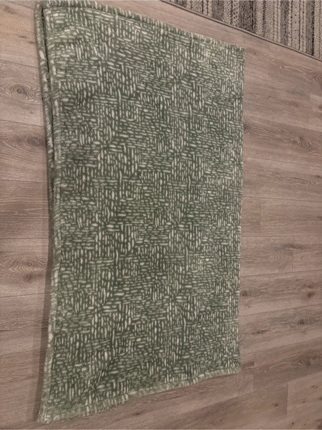 Green Patterned Throw Blanket - photo 4