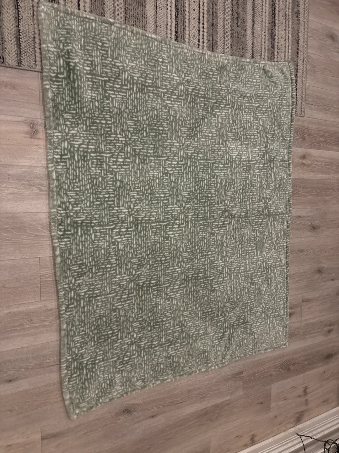 Green Patterned Throw Blanket - photo 2