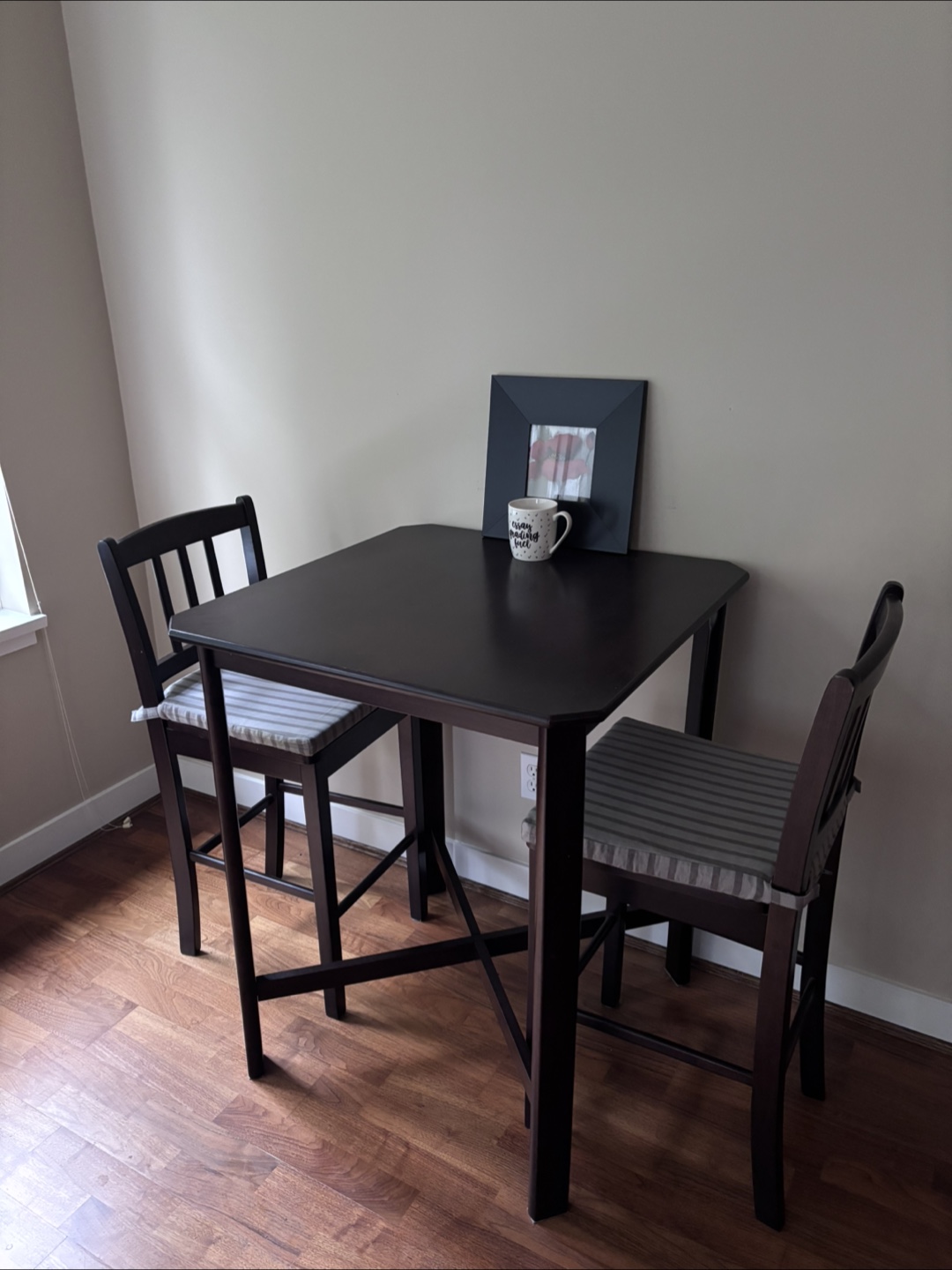 Dark Brown Dining high Table with 2 high Chairs