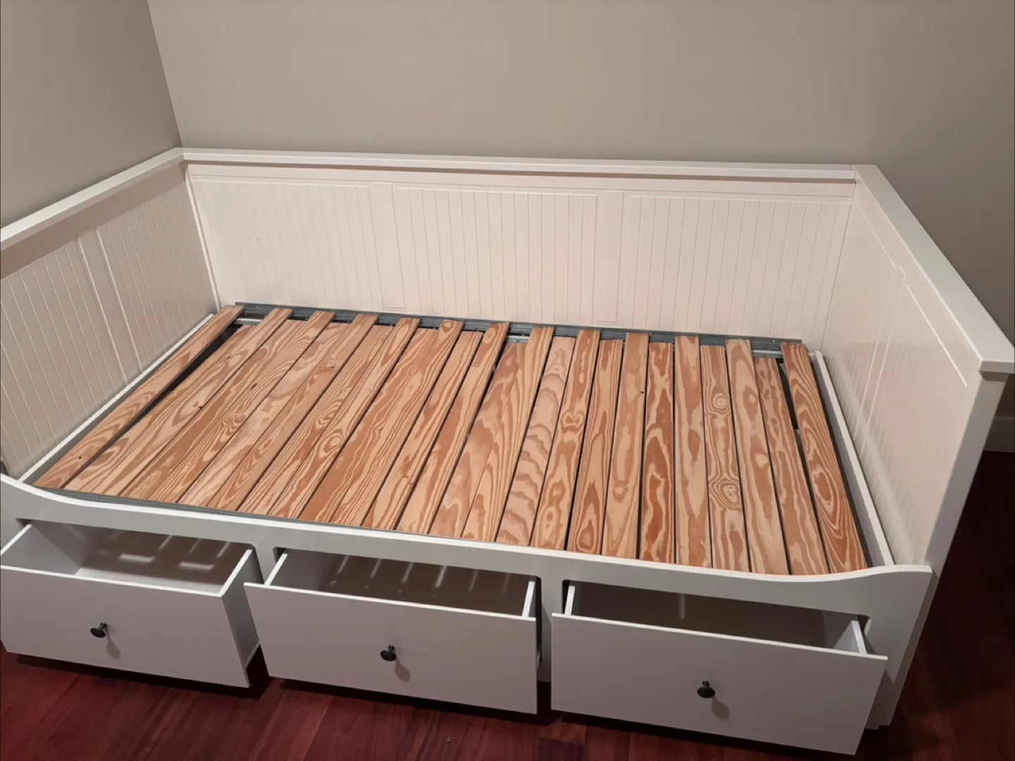 White Daybed with Drawers