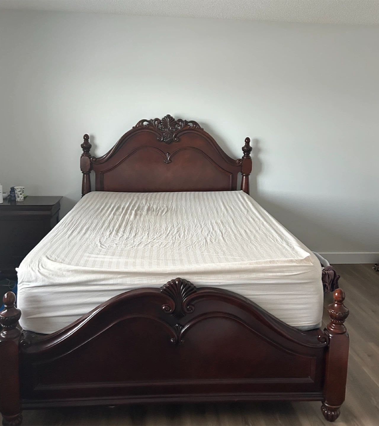 Queen Size Bed Frame - Ornate Wood - photo 2