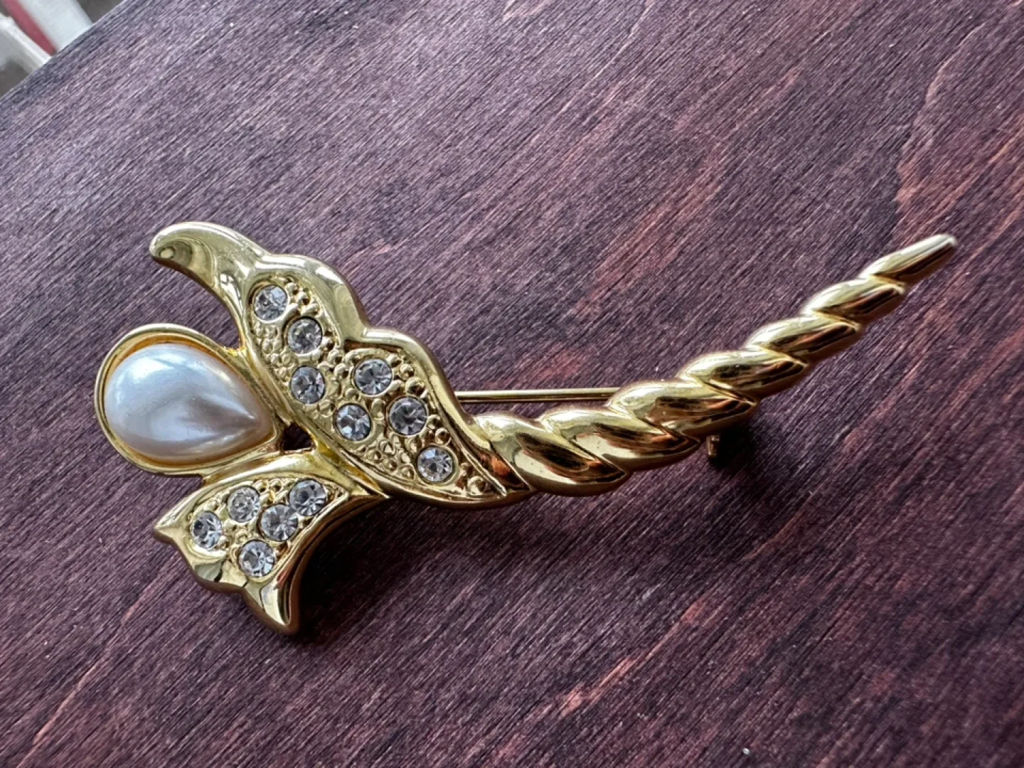 Gold Tone Rhinestone Brooch