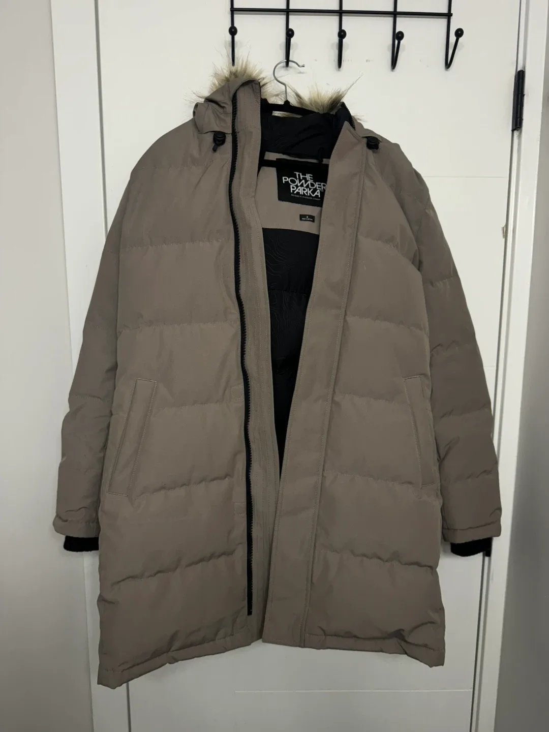 Aritzia The Powder Room Parka, Size Small