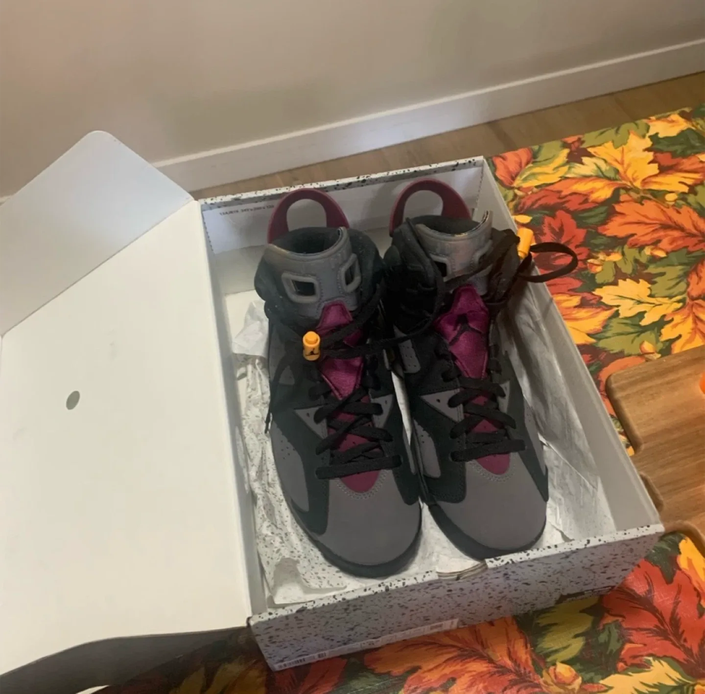 Jordan 6 bordeaux size 8.5