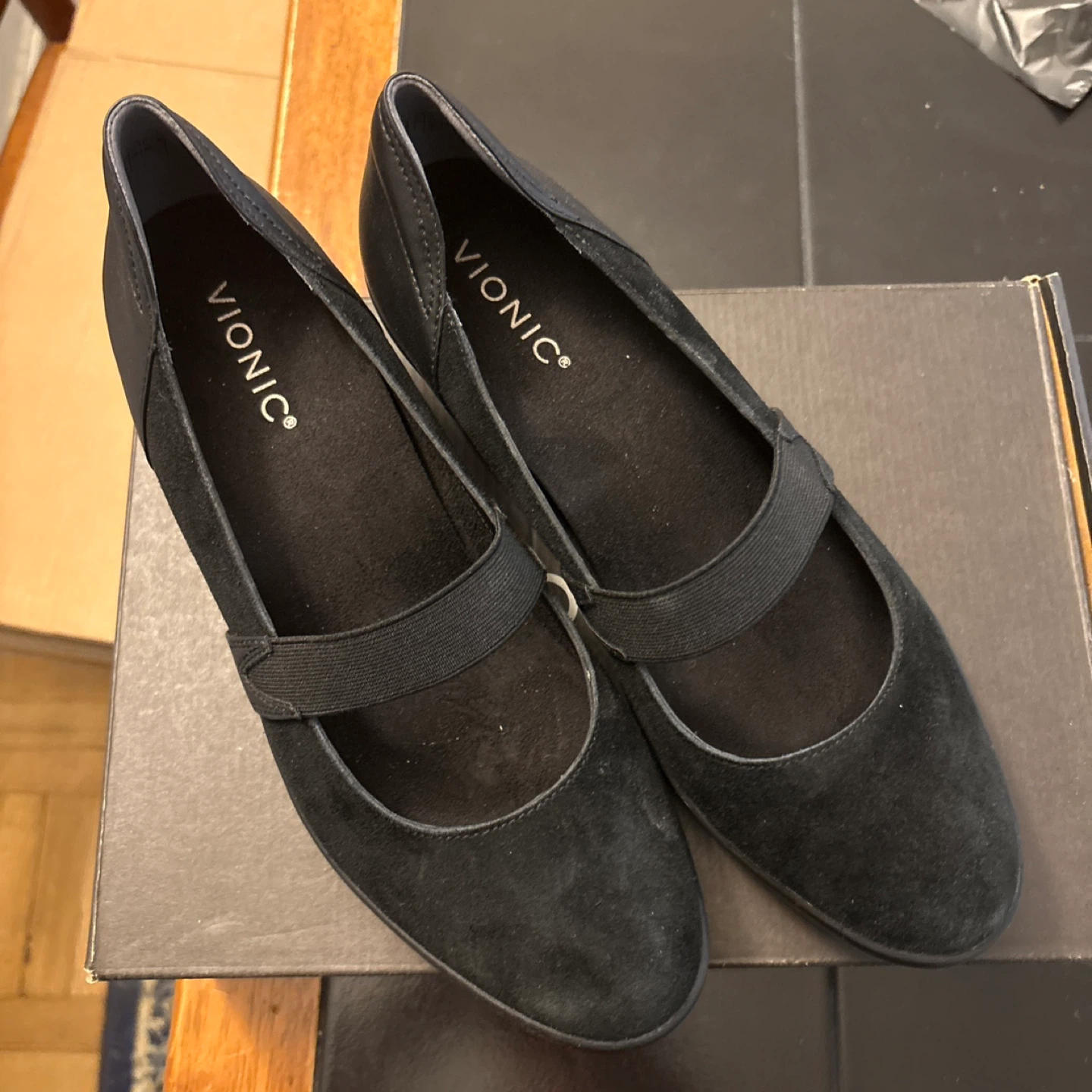 Brand new vionic women’s  Black mary Jane’s size  9.5