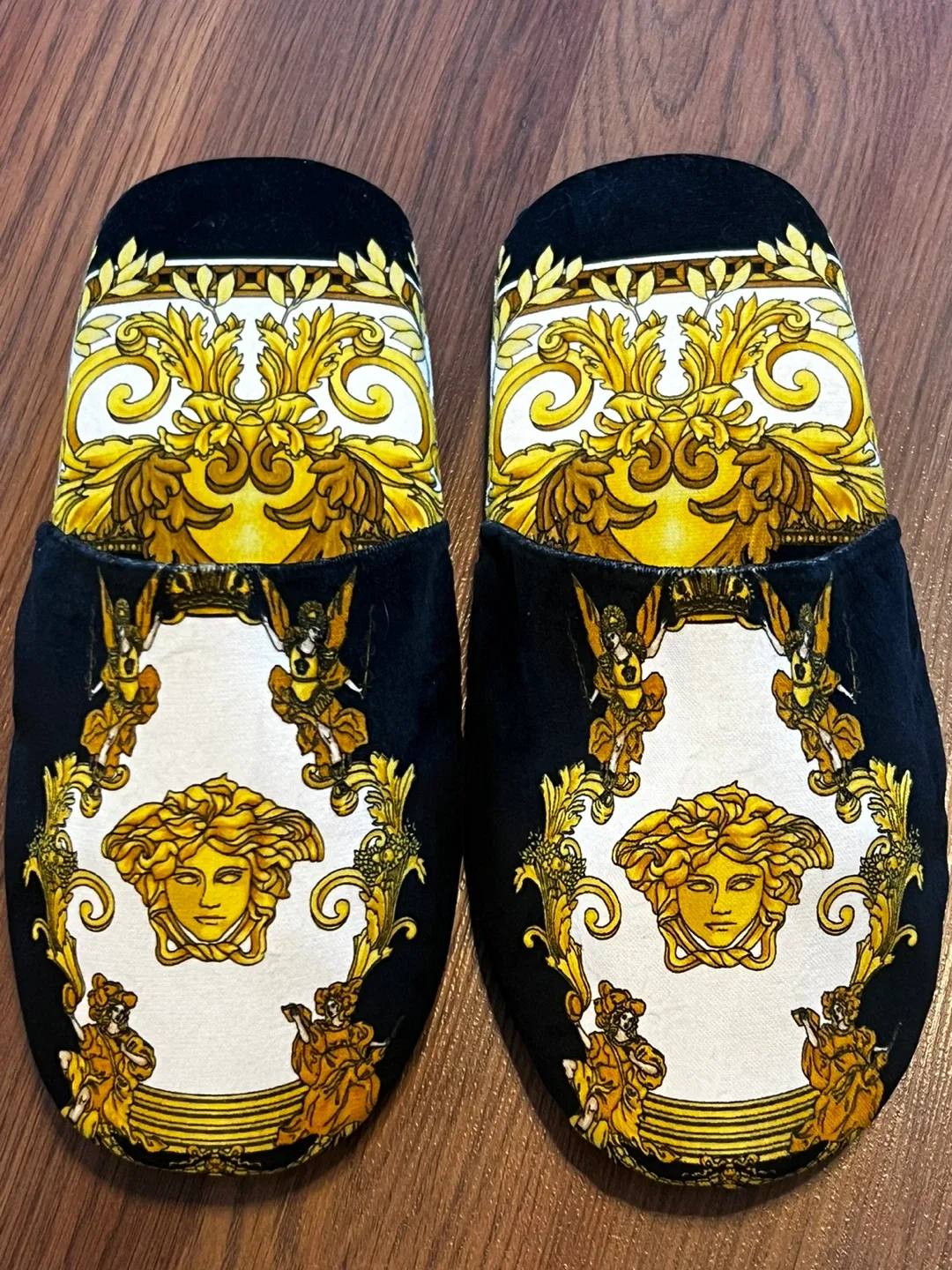 Authentic. New Versace Black/Gold Slippers(unisex)