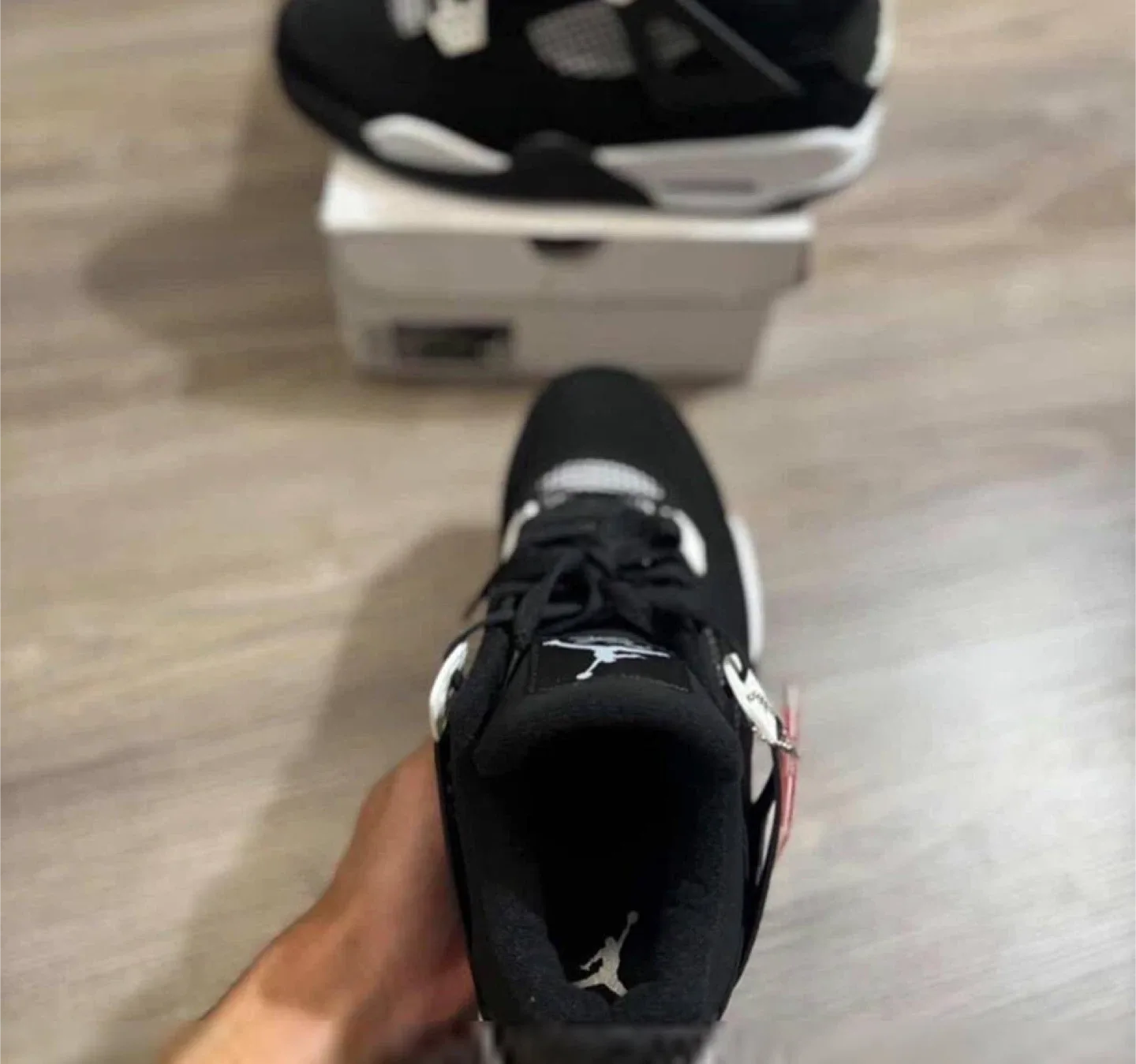 Air Jordan 4 White Thunders - All Sizes image indicator(2)