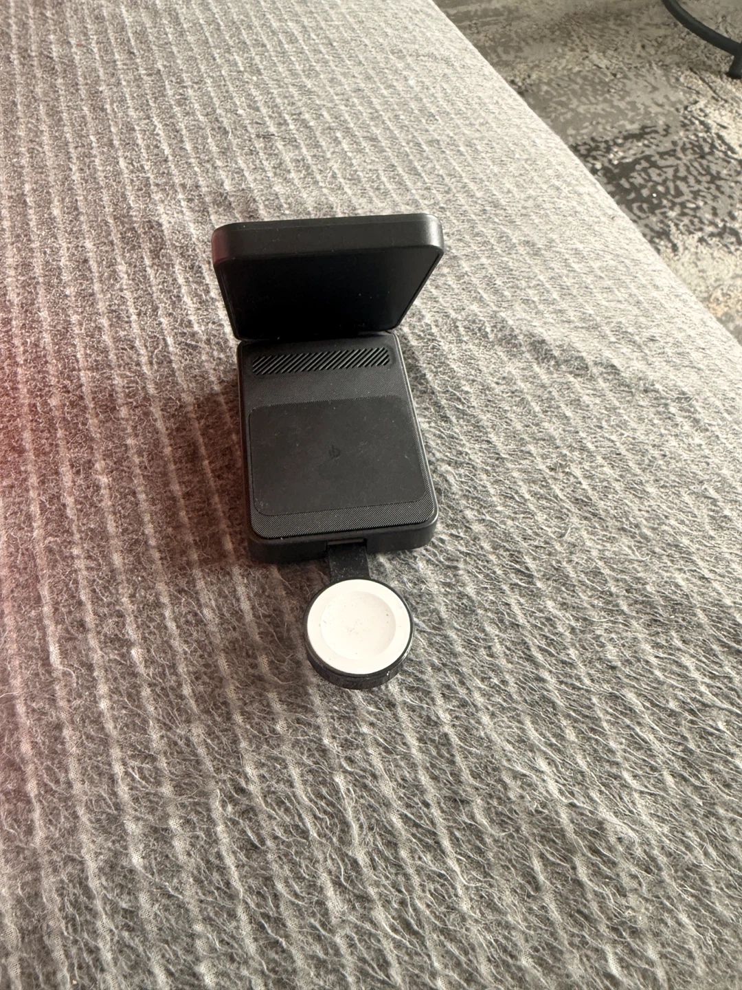 Anker 3-in-1 Wireless Charging Station - photo 3