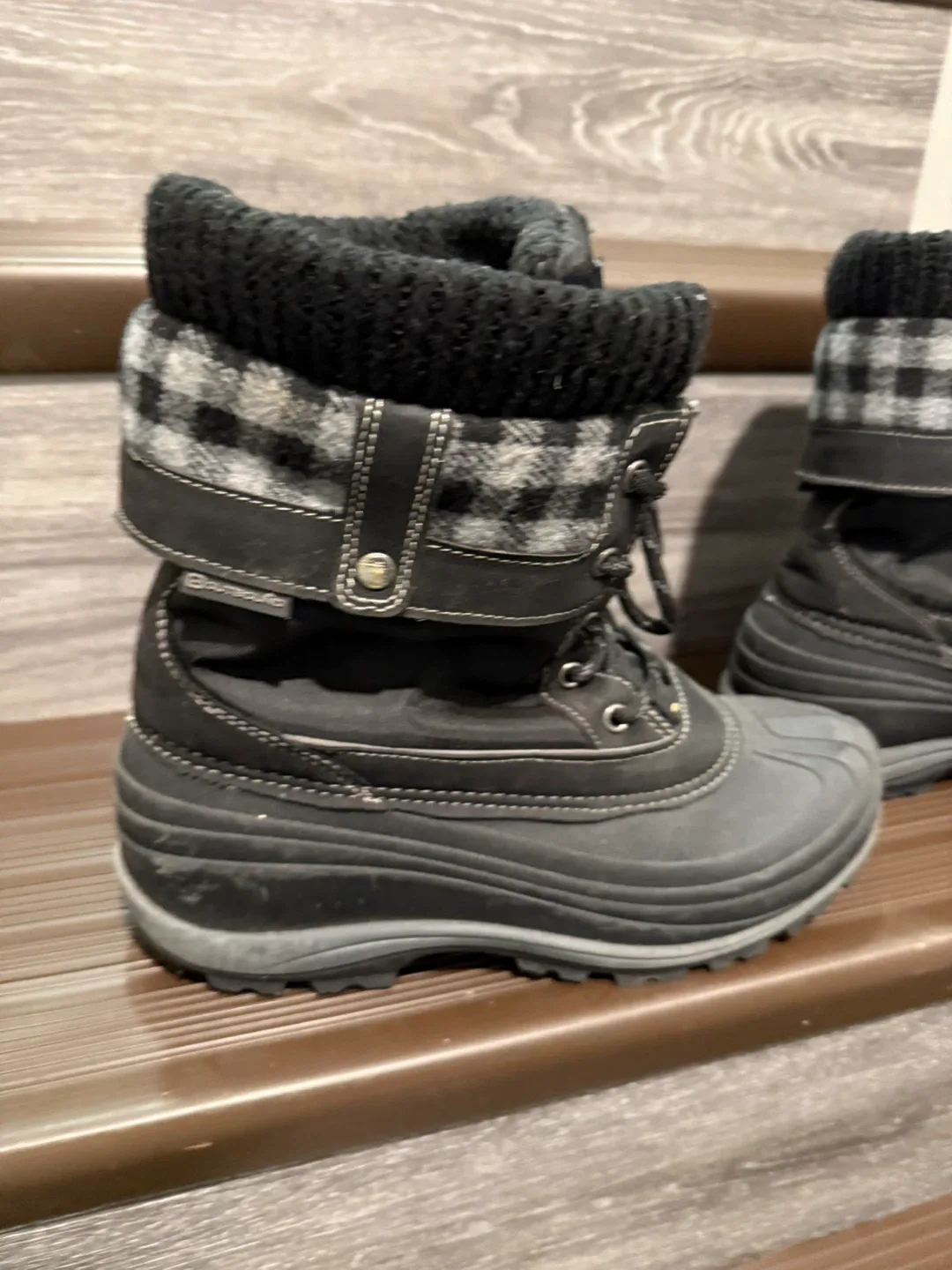 Outbound Winter Boots - US Size 9