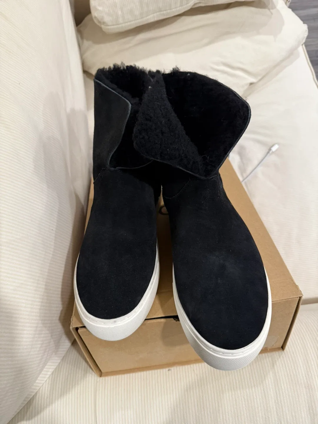 UGG Uggplush Renew Chelsea Boot - Black