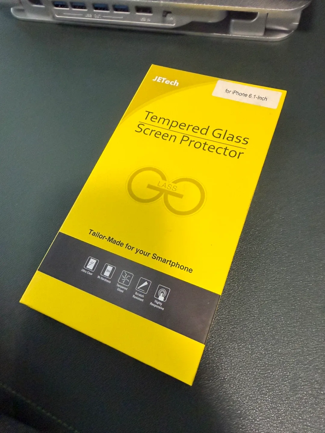 Apple iPhone 12 White with accessories image indicator(6)