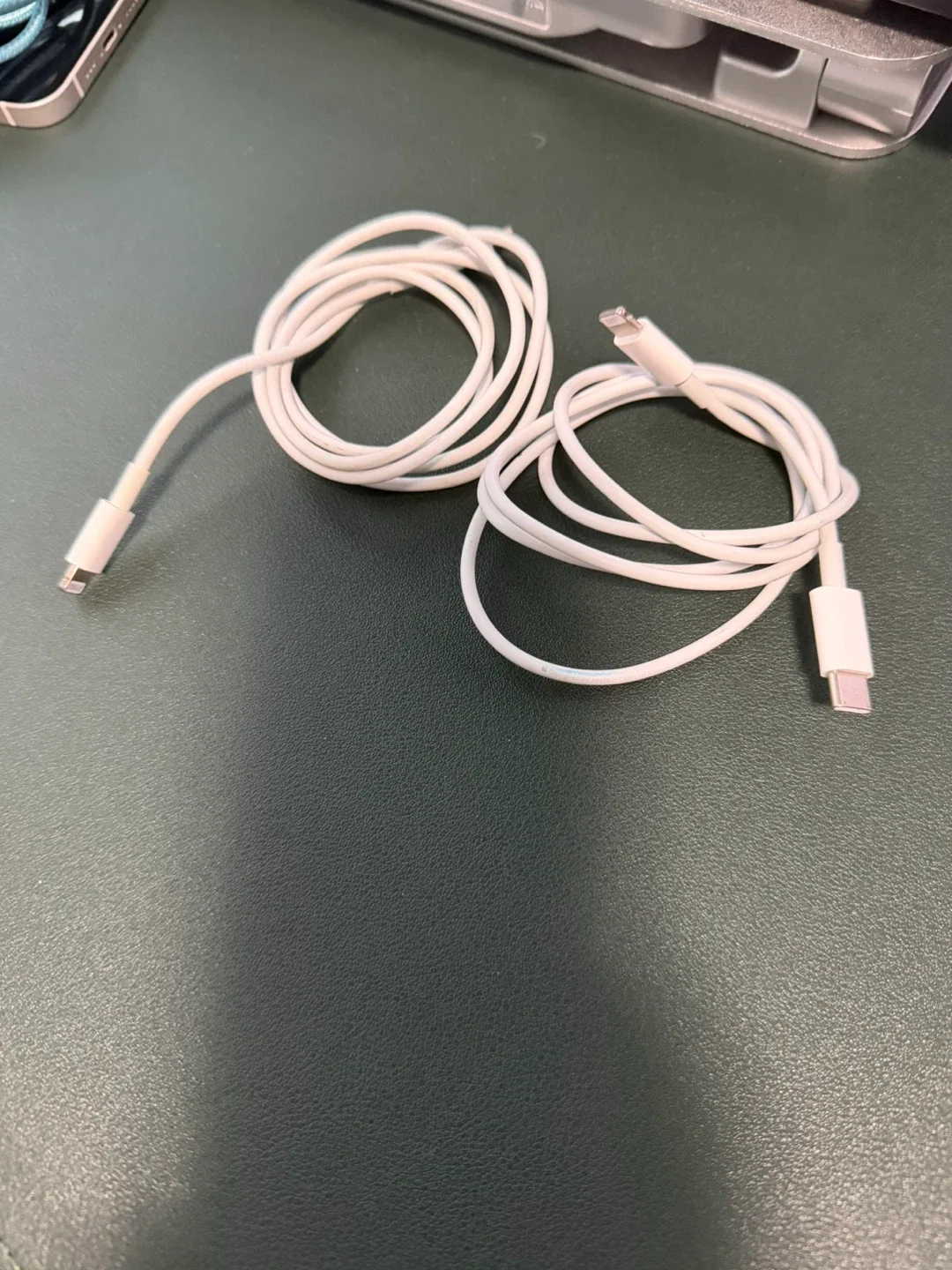 Apple iPhone 12 White with accessories image indicator(5)