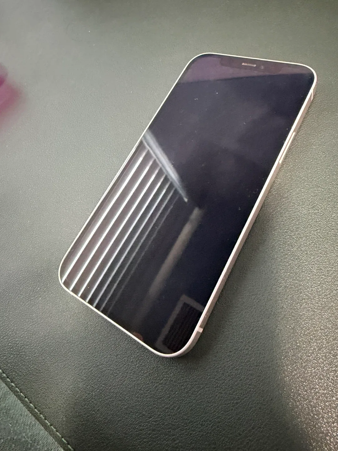 Apple iPhone 12 White with accessories