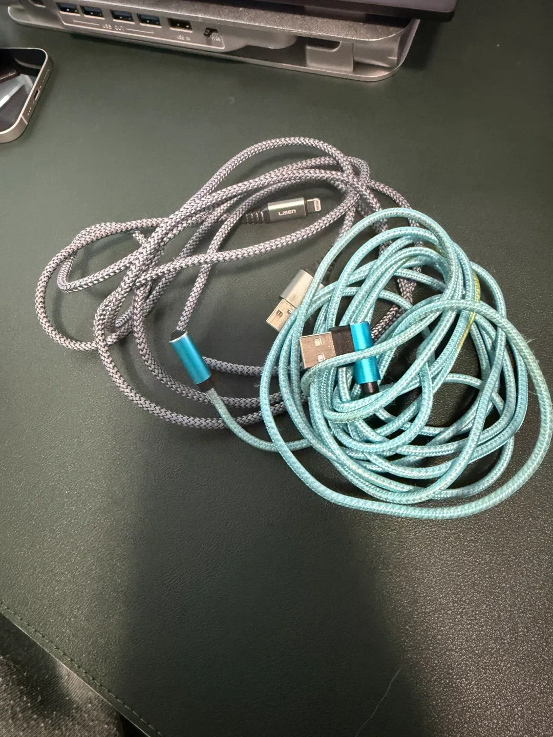 Apple iPhone 12 White with accessories image indicator(4)