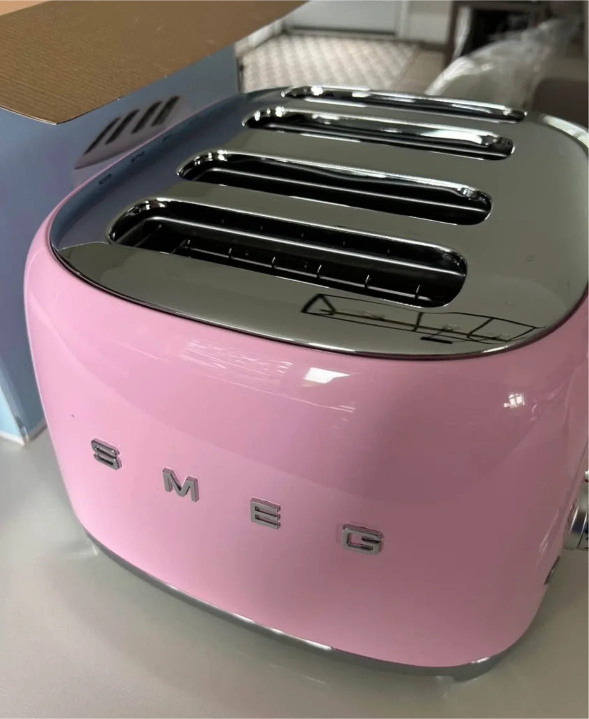 Smeg 50s Retro Pink 4-Slice Toaster - Like New! image indicator(3)