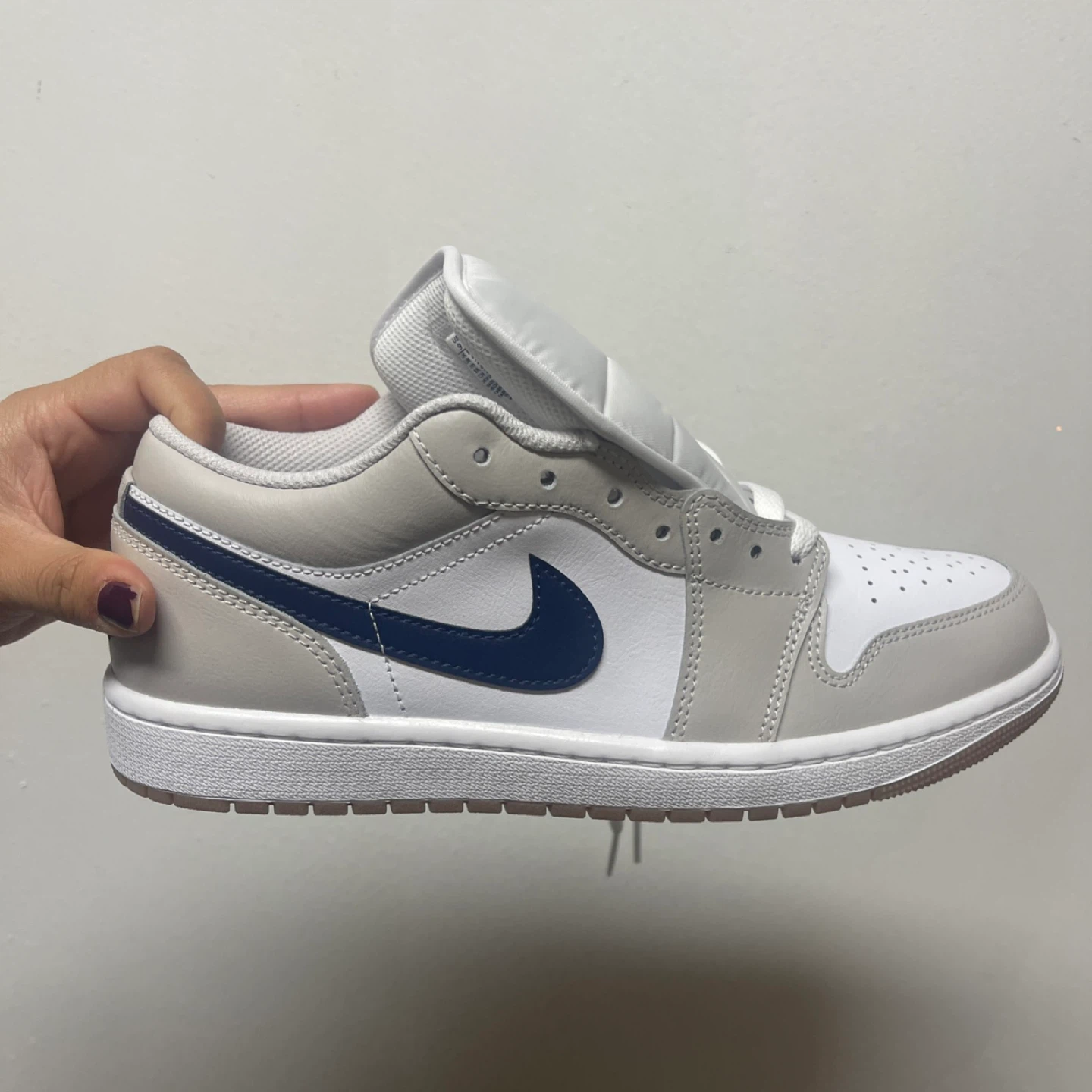 Air Jordan 1 Low White/Midnight Navy - Size 9